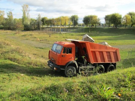 Надвірнянська міська рада в черговий раз проводить берегоукріплення річки Бистриця Надвірнянська