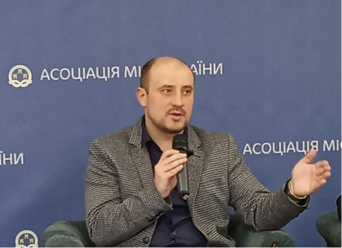 О.Слобожан: АМУ закликає парламент найближчим часом розглянути зміни до Конституції щодо децентралізації влади