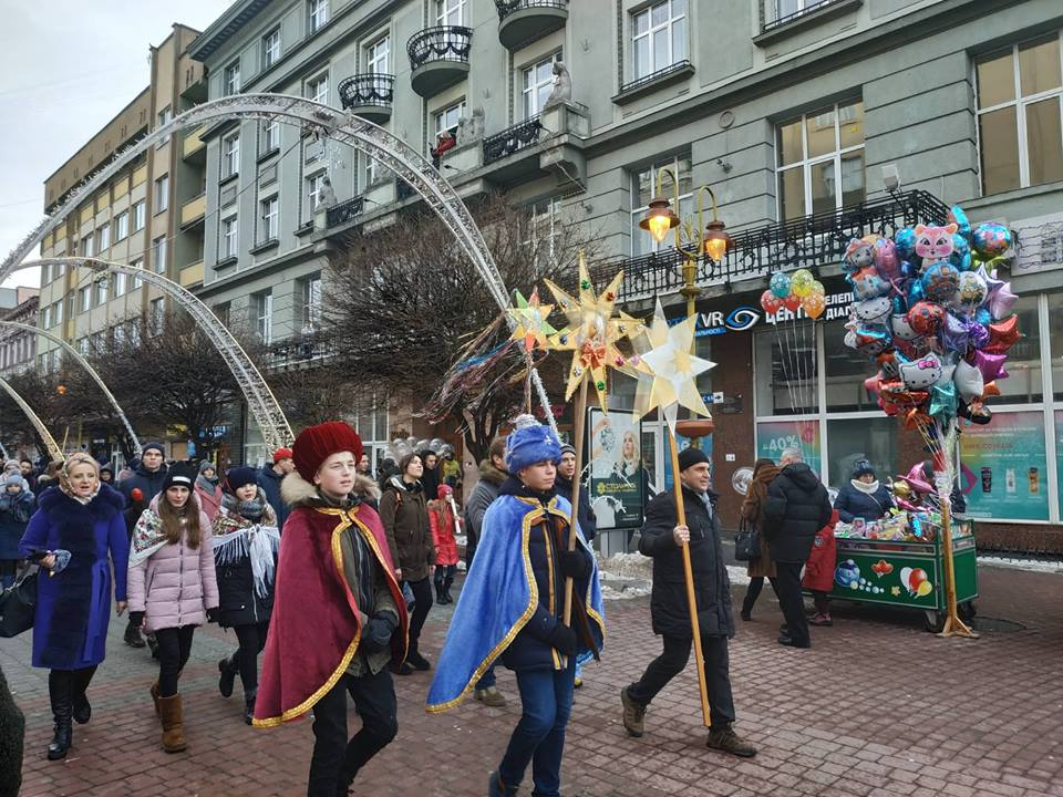 В середмісті Франківська пройшла урочиста хода колядників