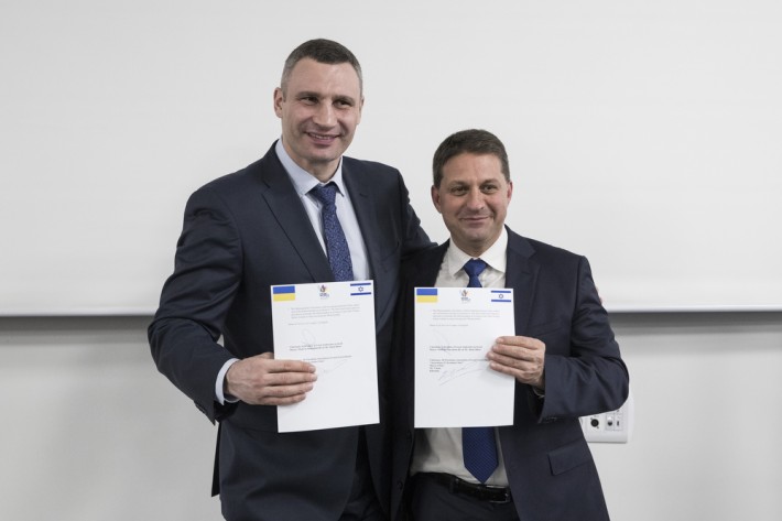 Голова Асоціації міст України Віталій Кличко підписав Меморандум про співпрацю АМУ та Промислово-інооваційною Палатою Ізраїль-Україна