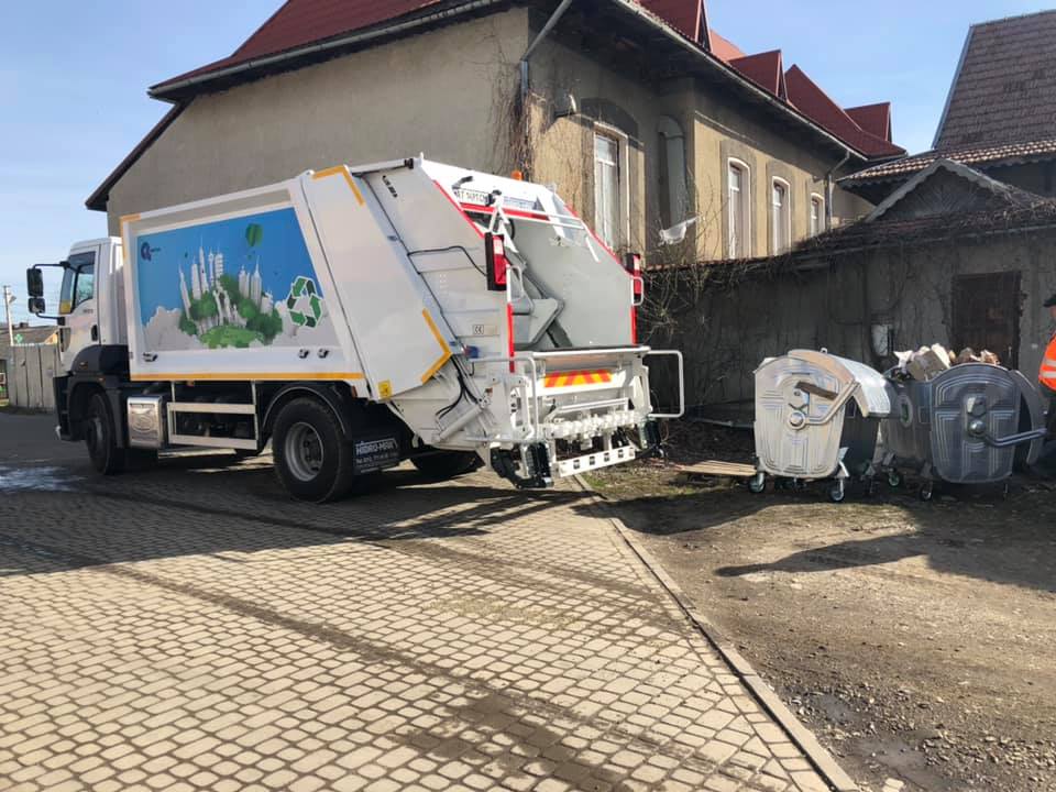 КП «КОМУНГОСП» Делятинської селищної ради ОТГ розмістив 40 контейнерів для збору твердих побутових відходів