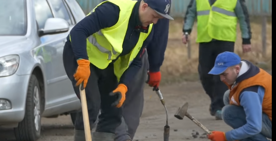 Мешканців Новиці, які самі відремонтували 2 кілометри дороги обласного значення, можуть покарати