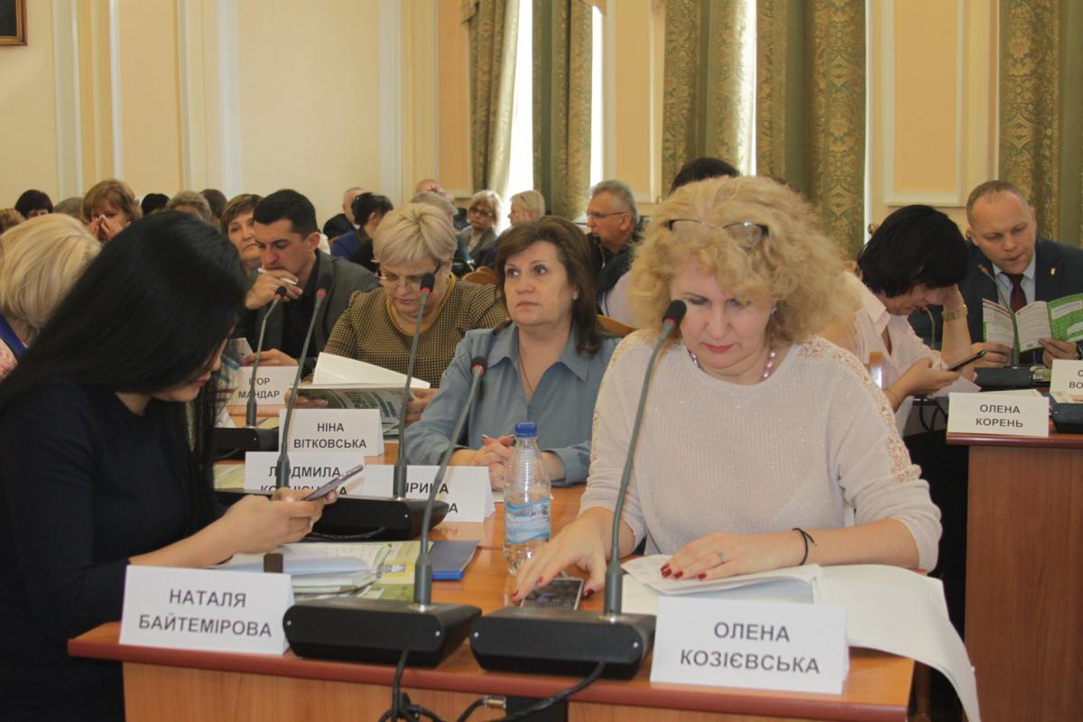 Освітяни з усієї України обговорюють проблеми галузі