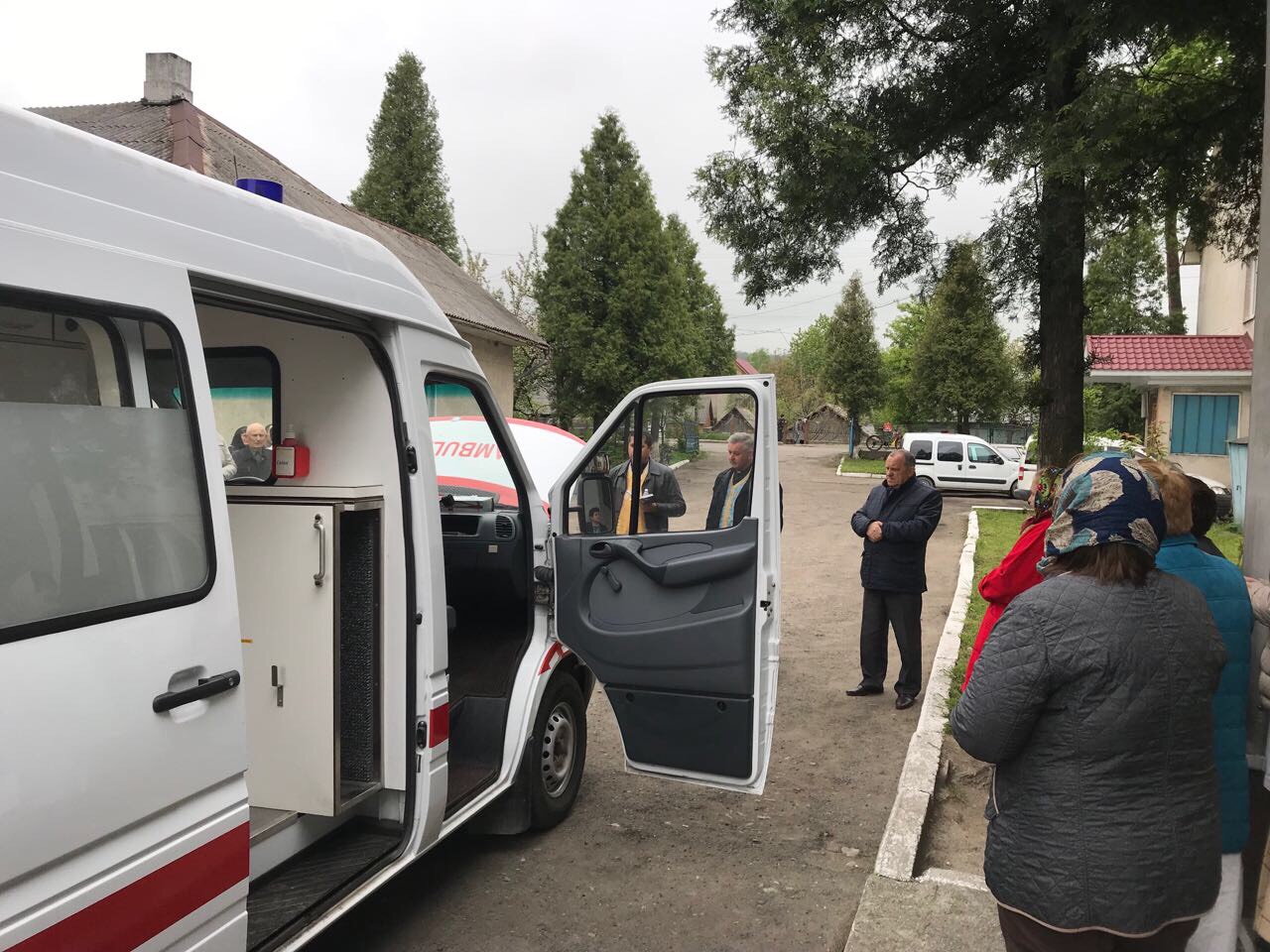 Новий автомобіль швидкої допомоги - запорука надання своєчасної медичної допомоги жителям Ланчинської громади!