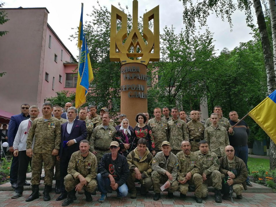 У Бурштині встановили Меморіал Героям України