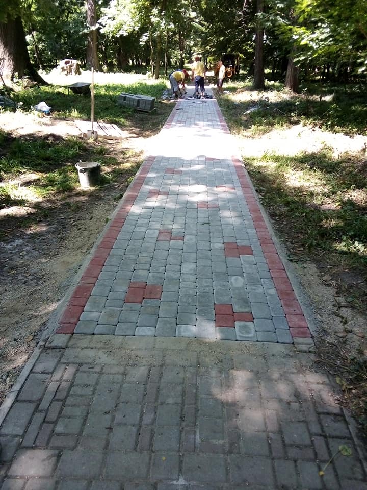 В Тлумацькому міському парку розпочато роботи з капітального ремонту