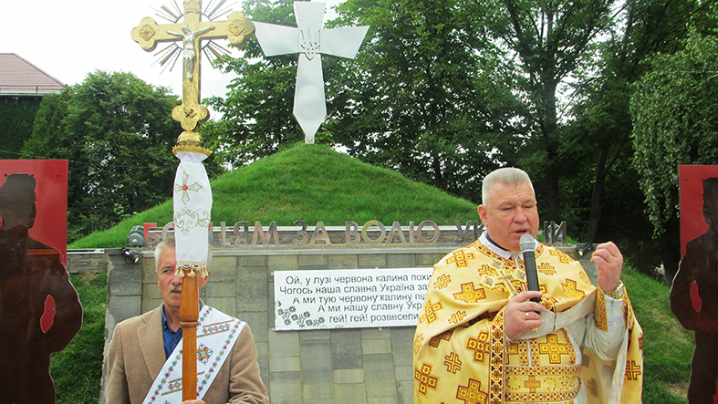 У Брошневі-Осаді відкрили меморіальний комплекс «Борцям за волю України»
