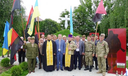 У Брошневі-Осаді відкрили меморіальний комплекс «Борцям за волю України»