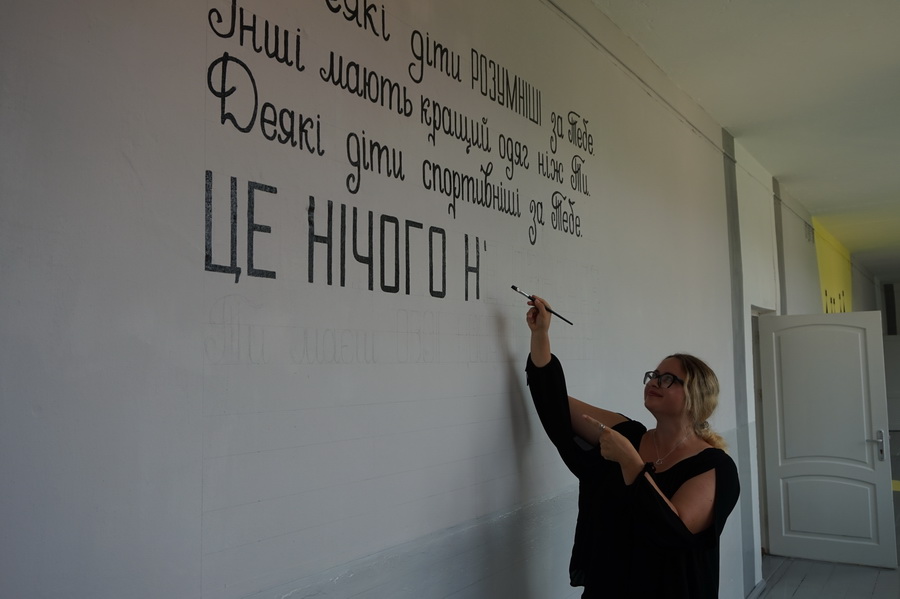 Електронний щоденник, кольорові пуфи та демократія: чому в Хімчинському ліцеї цікаво вчитися