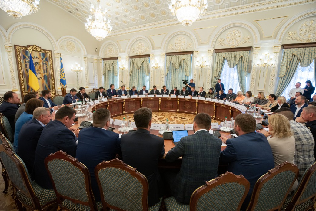 Президент доручив завершити об’єднання громад та реформування адміністративно-територіального устрою