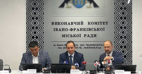 Раніше такого не було: голови міст і ОТГ Прикарпаття заявляють, що уряд забирає в громад гроші