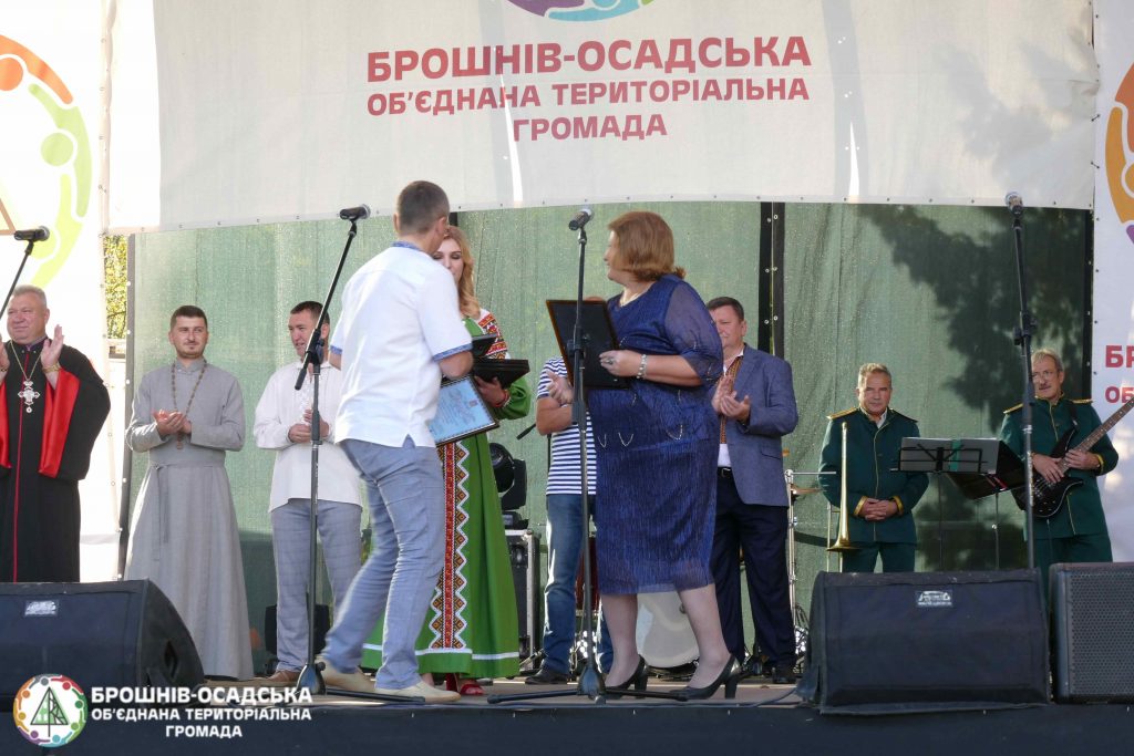 У Брошнів-Осадській ОТГ переможців «Бюджету участі -2019» урочисто нагородили грамотами у День селища