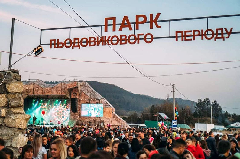 Шоу живих скульптур: Парк льодовикового періоду відкрили у Старуні на Богородчанщині