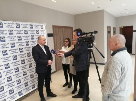 Журналісти з Прикарпаття взяли участь у Києві в Національному пресклуб на тему: «Децентралізація: що далі?»