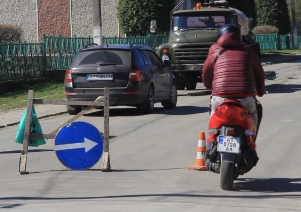 У Печеніжинській ОТГ перед Великодніми святами відремонтували відрізок дороги