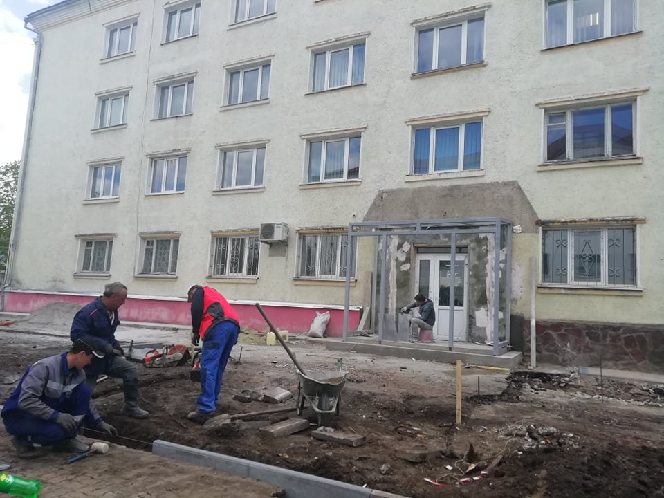 Сучасний ЦНАП починається з подвір’я