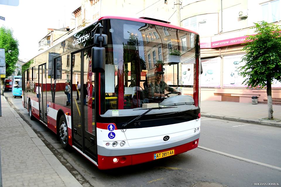 Франківськ придбав 10 великих автобусів 