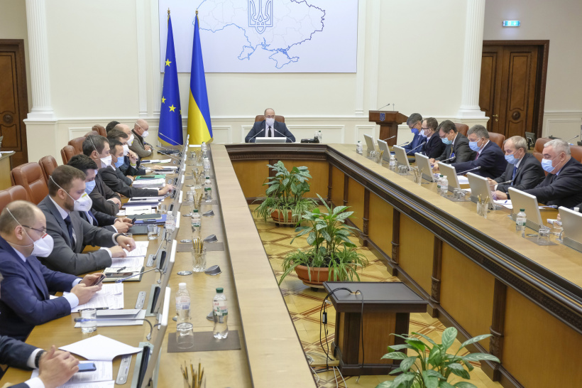 Уряд відновлює роботу непродовольчих ринків