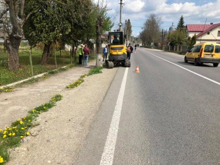 Розпочато роботи по капітальному ремонту тротуарів по вул. 16 Липня в селищі Делятин вздовж автомобільної дороги Н-09 Мукачево-Львів