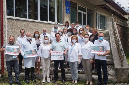 КНП "Вигодська міська багатопрофільна лікарня" отримала автомобіль швидкої медичної допомоги та подушки і ковдри для потреб хворих.