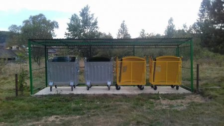 В Дзвиняцьку територіальну громаду в рамках співпраці з Програма DOBRE доставлено контейнери та 21 майданчик для роздільного сортування  твердих побутових відходів