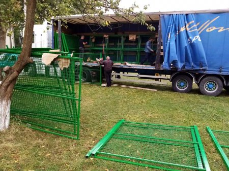 В Дзвиняцьку територіальну громаду в рамках співпраці з Програма DOBRE доставлено контейнери та 21 майданчик для роздільного сортування  твердих побутових відходів