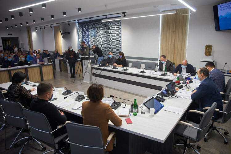 Зміцнити фінансову спроможність громад та врахувати пропозиції. В Івано-Франківську відбулось засідання Асоціації міст України.
