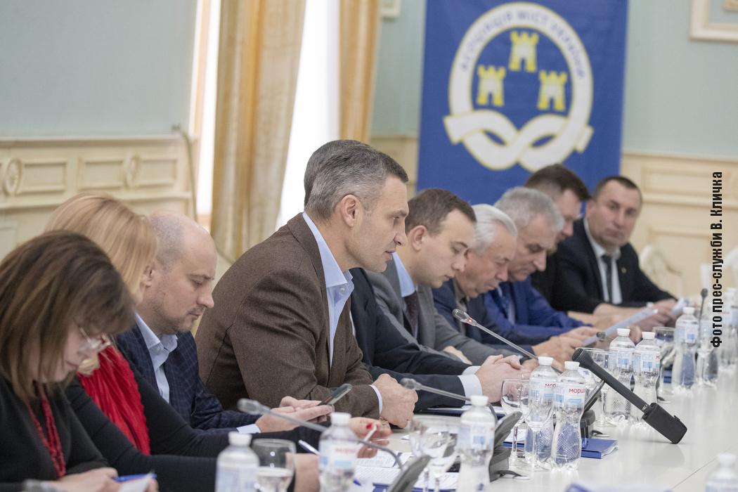 Кличко: АМУ закликає уряд встановити фіксований тариф на електрику для бюджетних установ і комунальних підприємств