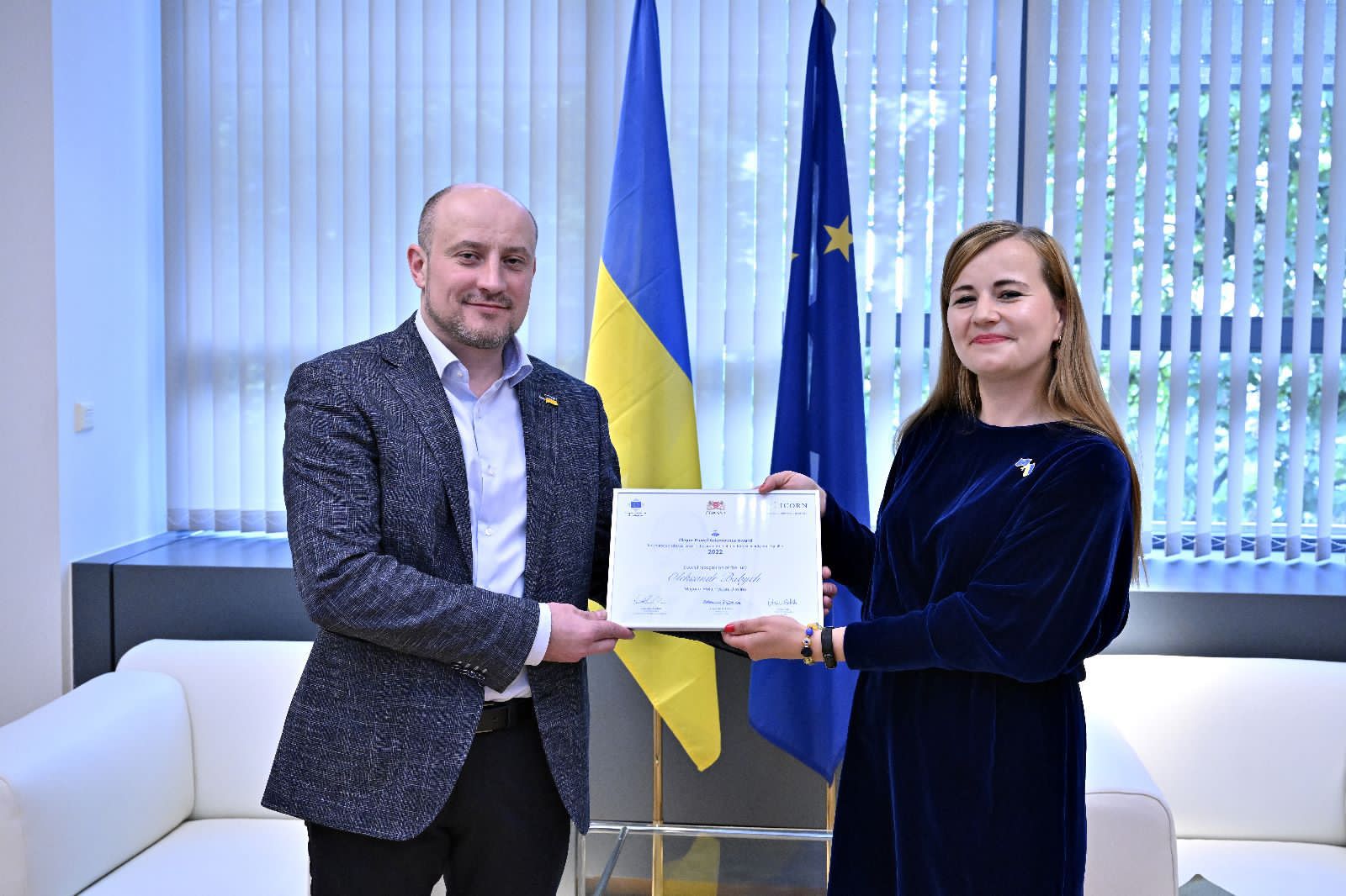 Спеціальну відзнаку полоненого мера Голої Пристані передали Асоціації міст України