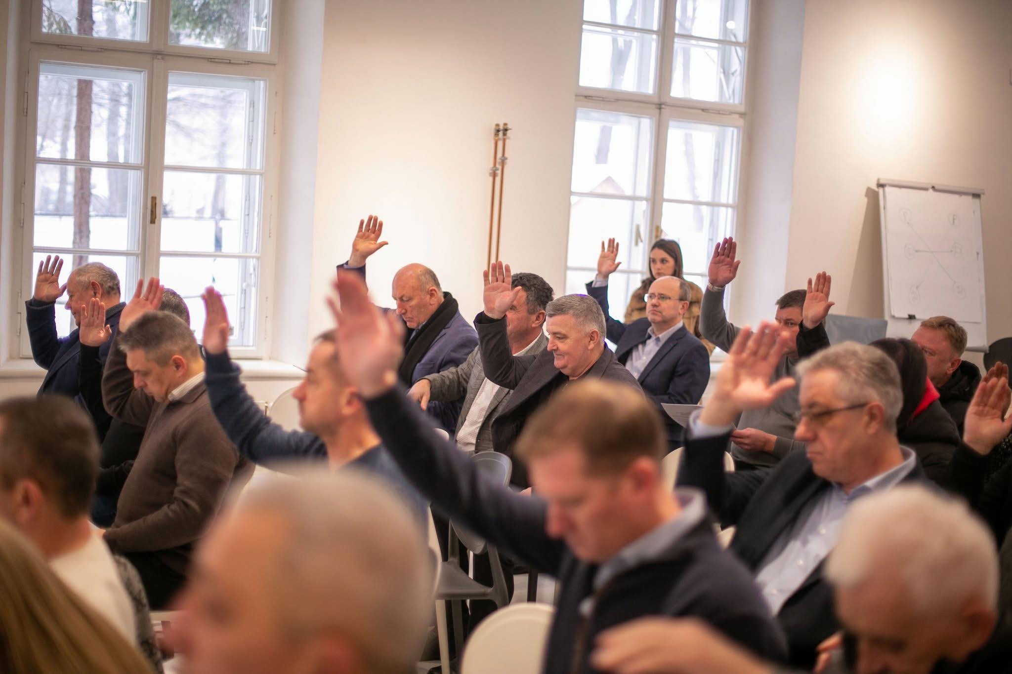 Громади Прикарпаття мають отримати 66 млн грн: Івано-Франківське регіональне відділення Асоціації міст України вимагає від обласної влади перегляду розподілу додаткової дотації